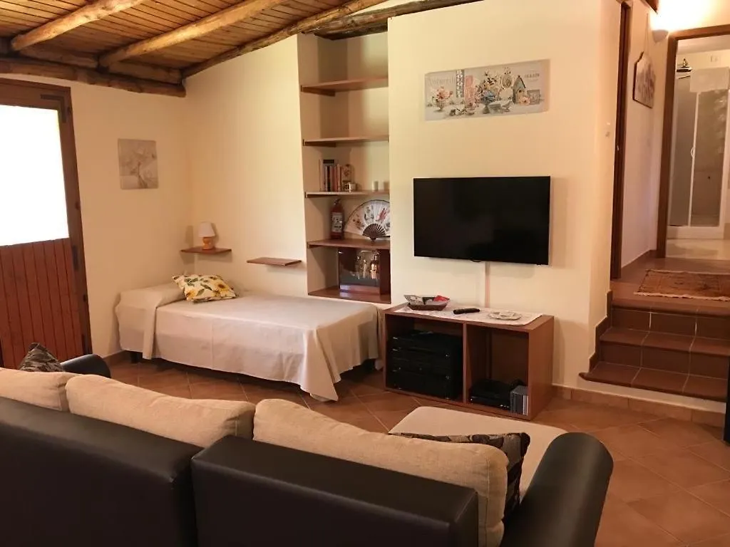 Casa vacanze Chalet indipendente con parcheggio privato servizio piscina estiva e palestra invernale Naso Italia